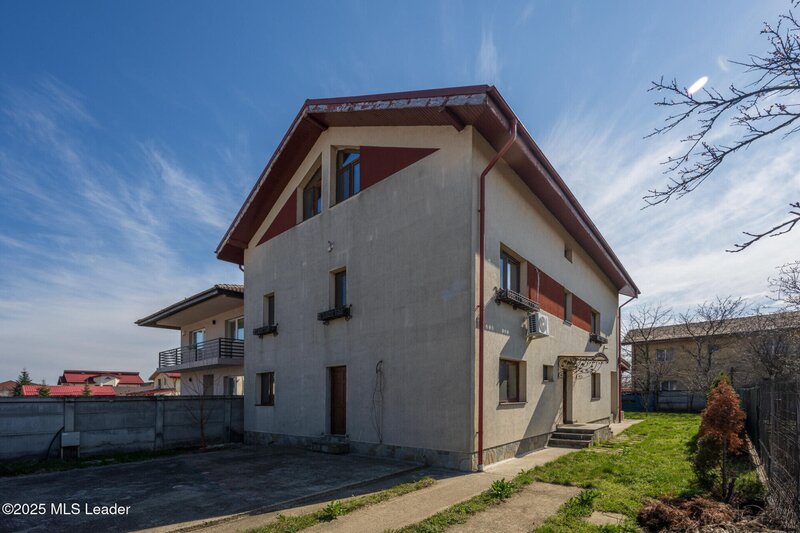 Tunari, vila impresionanta, spatiu, confort si eleganta,
