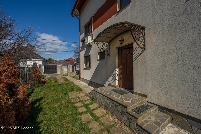 Tunari, vila impresionanta, spatiu, confort si eleganta,
