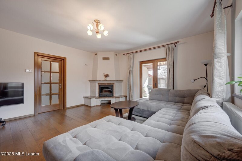 Tunari, vila impresionanta, spatiu, confort si eleganta,