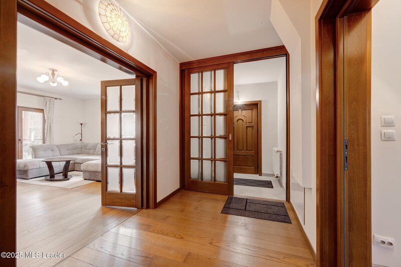Tunari, vila impresionanta, spatiu, confort si eleganta,