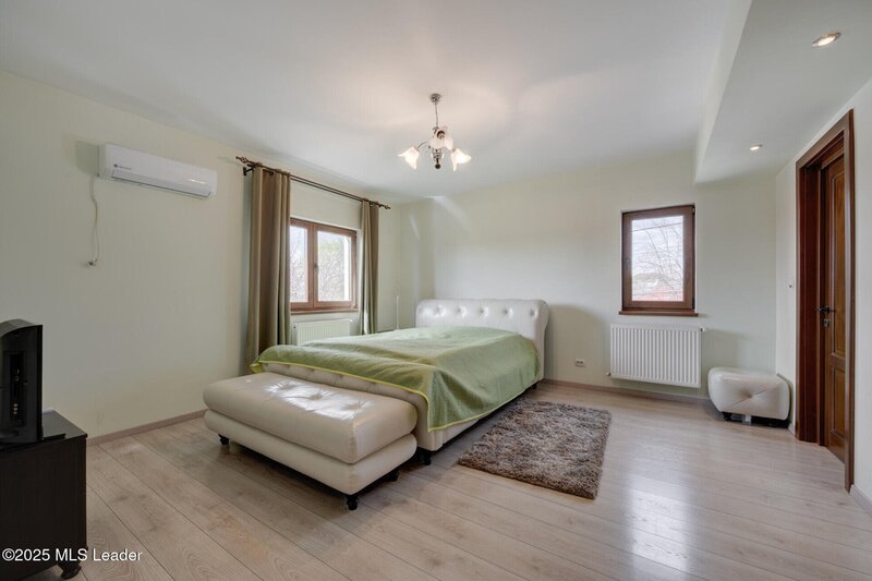 Tunari, vila impresionanta, spatiu, confort si eleganta,